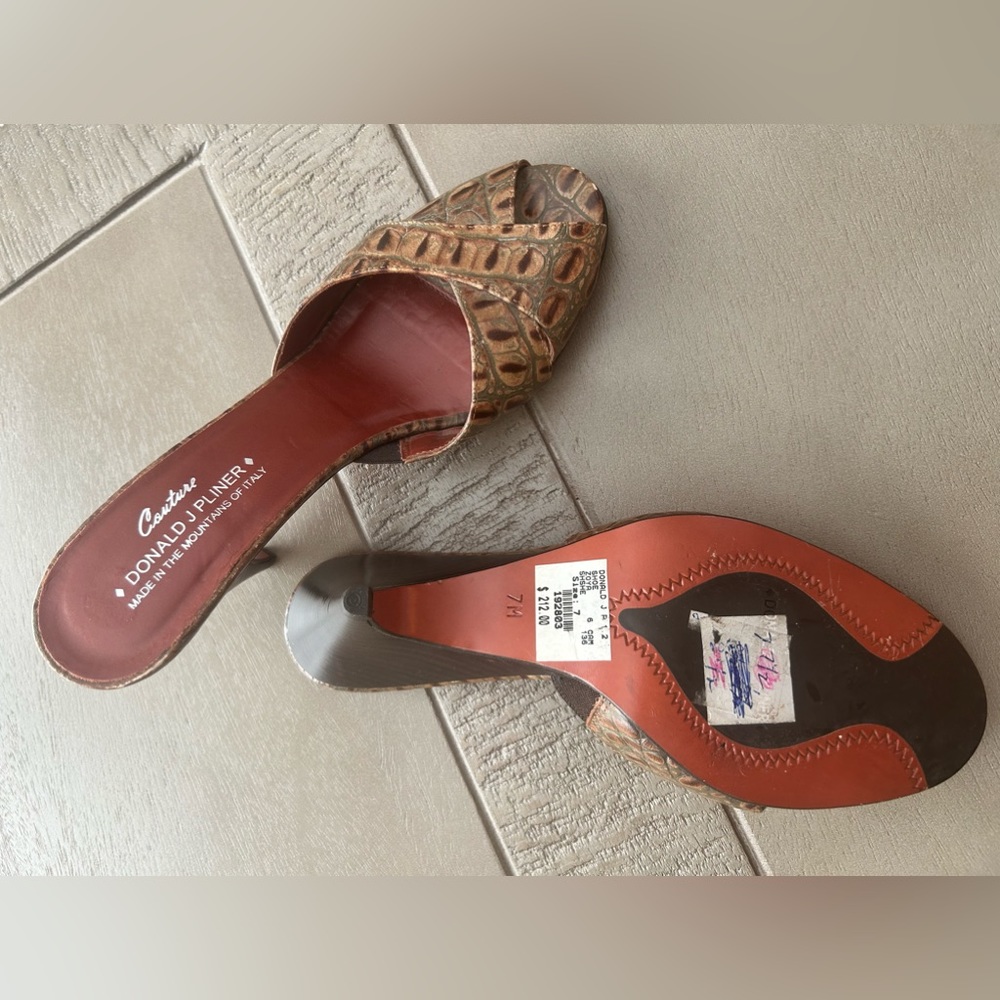 COPY - NWOB Donald Pliner Couture Zoya Heel Brown Croc Embossed Leather Slide W…
